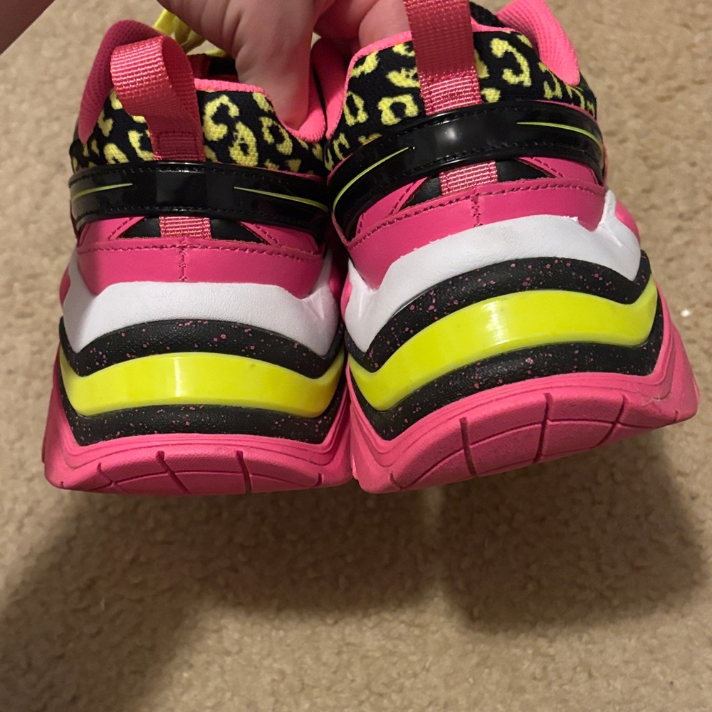 Women’s Fila Neon Pink and Yellow Leopard Sneakers size 8 - Picture 4 of 5